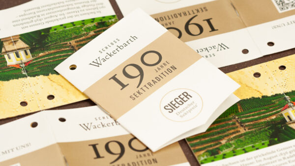 Flaschenanhänger mit Stanzung